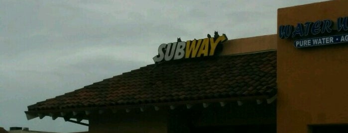 Subway is one of Tempat yang Disukai Barbara.