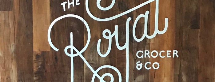 Royal Grocer is one of Chicago Casual Food 🥘🍝🌮.