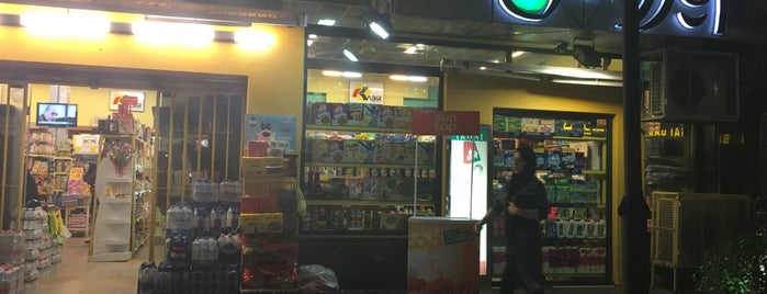 Irooni Store | فروشگاه ایرونی is one of Haniyehh 님이 좋아한 장소.