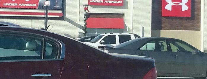Under Armour is one of Lieux qui ont plu à Ray L..