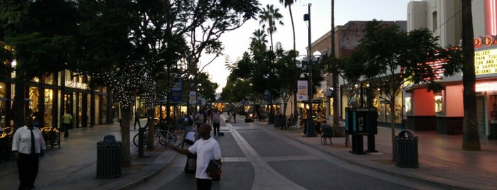 Third Street Promenade is one of Los Angeles - eating out.