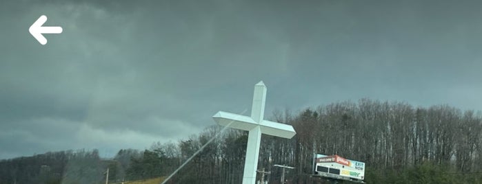 Giant White Cross is one of Knoxville Trip.