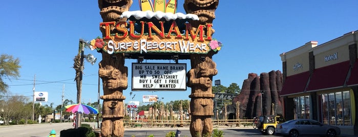 Tsunami Surf and Resort Wear is one of สถานที่ที่ Mike ถูกใจ.