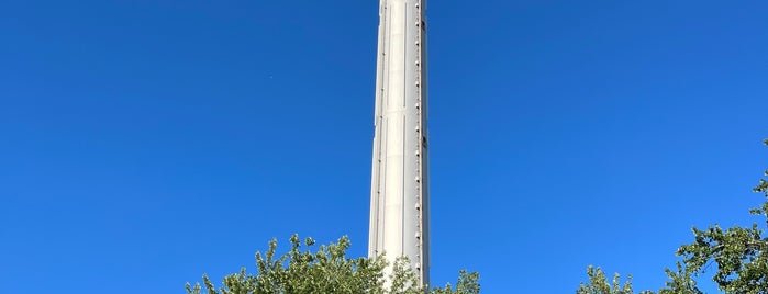 Kissing Tower is one of hershey park.