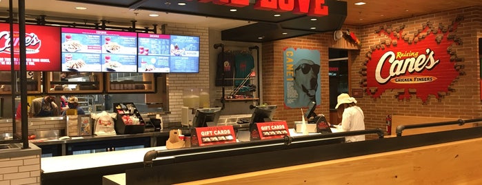 Raising Cane's Chicken Fingers is one of Ryan'ın Beğendiği Mekanlar.