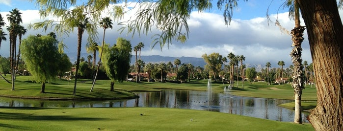 Palm Valley Country Club is one of Lugares favoritos de Andrew.