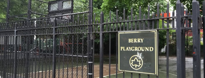 Berry Park Playground is one of Lugares guardados de Kimmie.