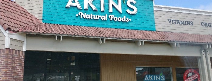 Akin’s Natural Foods is one of สถานที่ที่ Rob ถูกใจ.