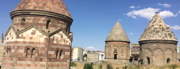 Üçkümbetler is one of Erzurum.
