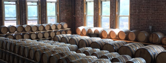 Kings County Distillery is one of Tempat yang Disukai Luke.