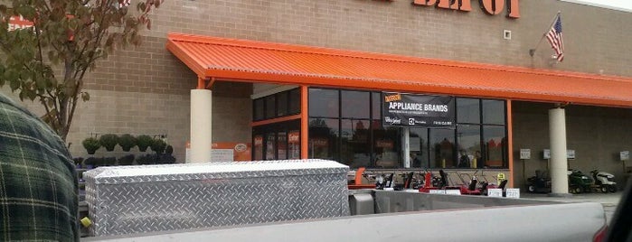 The Home Depot is one of Locais curtidos por Rob.