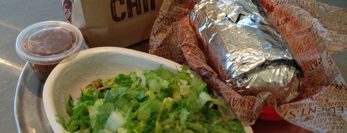 Chipotle Mexican Grill is one of Locais curtidos por Neil.