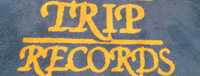 девушка с рюкзаком. прогулка пешком. друзья на закате. Back trip. псилоцибин трип.