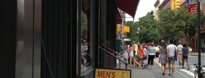 West Village Barber Shop is one of สถานที่ที่ Dee Phunk ถูกใจ.