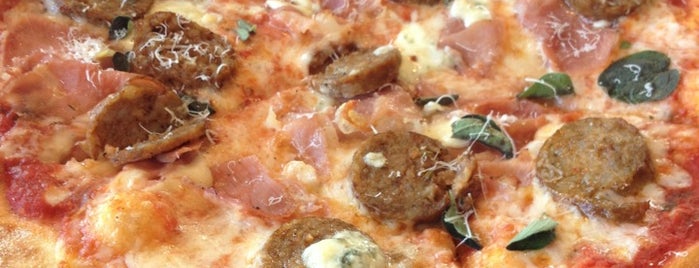 Brixx Wood Fired Pizza is one of Locais curtidos por Nick.
