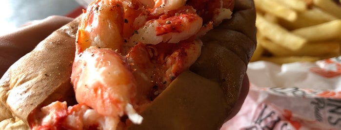 Mason's Famous Lobster Rolls is one of Locais curtidos por Lizzie.