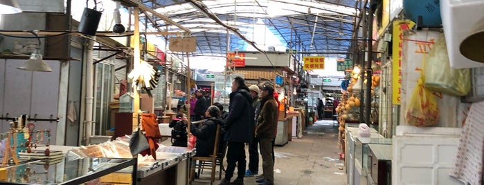 Wanshang Flower and Bird Market is one of Shanghai.