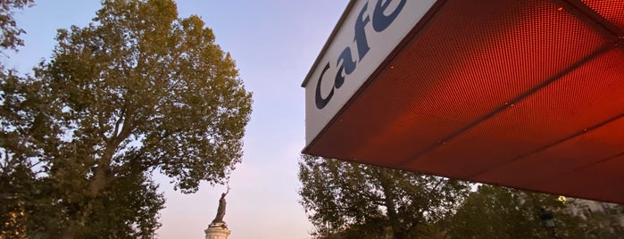 Café Fluctuat Nec Mergitur is one of OÙ | Les meilleures terrasses de Paris.