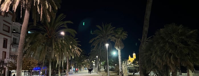Passeig Marítim de Sitges is one of Holiday destination.