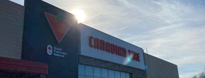 Canadian Tire Auto Service Centre is one of Lugares favoritos de Omar.
