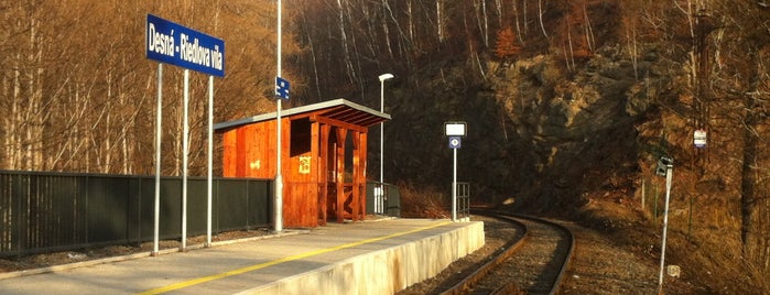 Železniční zastávka Desná-Riedlova vila is one of Železniční stanice ČR: Č-G (2/14).