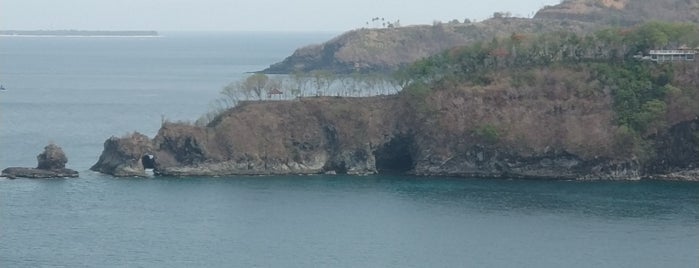 Malimbu Beach is one of Lembongan - Gilis - Flores.