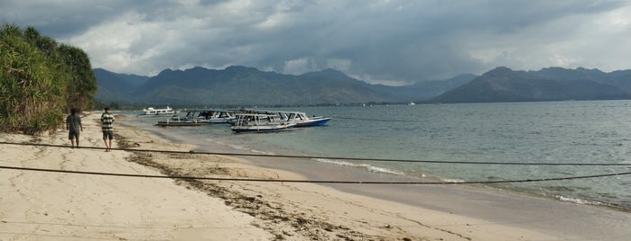 Pantai Sira is one of left footsteps at Lombok.