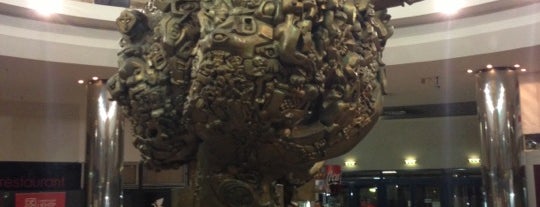 Скульптурная композиция «Древо жизни» is one of Tempat yang Disukai Ksu.