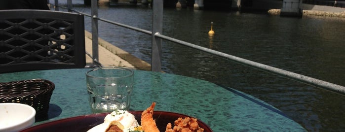 R Riverside Grill & BEER GARDEN is one of Osaka.