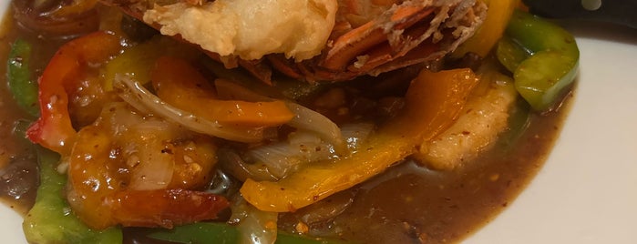 Charley's Thai Cuisine is one of Hawaii big island vegan friendly eats.