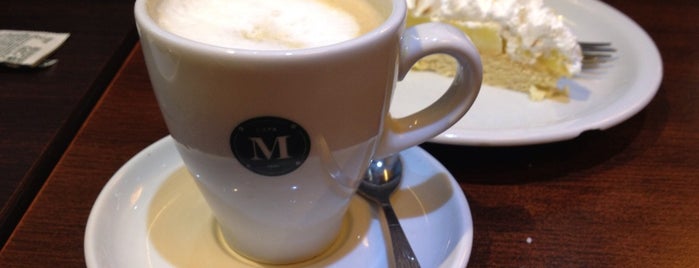Café Martínez is one of Lugares favoritos de Apu.