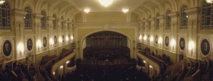 Большой зал Консерватории им. П. И. Чайковского is one of Temaさんのお気に入りスポット.
