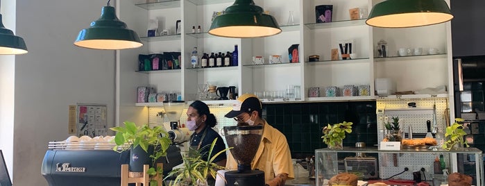 Cuervo Café is one of Tempat yang Disukai Jimmy.