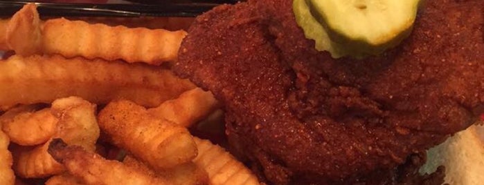 Hattie B's Hot Chicken is one of Alison'un Beğendiği Mekanlar.