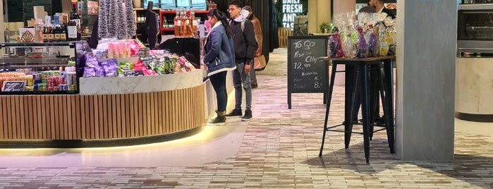 Daily Taste Food Court is one of Den Haag 🇳🇱.