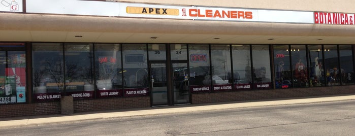 Apex One Hour Cleaners is one of สถานที่ที่ Carl ถูกใจ.