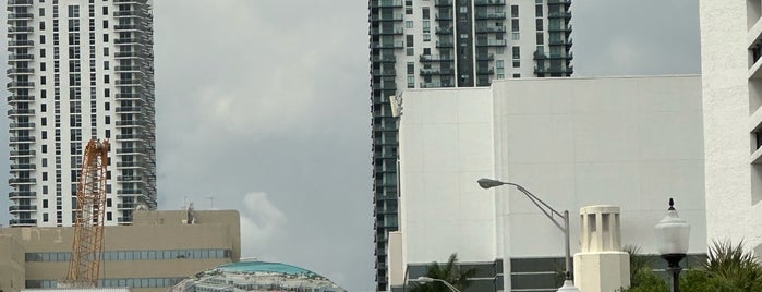 Venetian Causeway is one of Miami / Florida / USA.