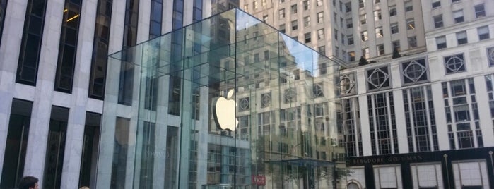 Apple Fifth Avenue is one of New York (Best of).