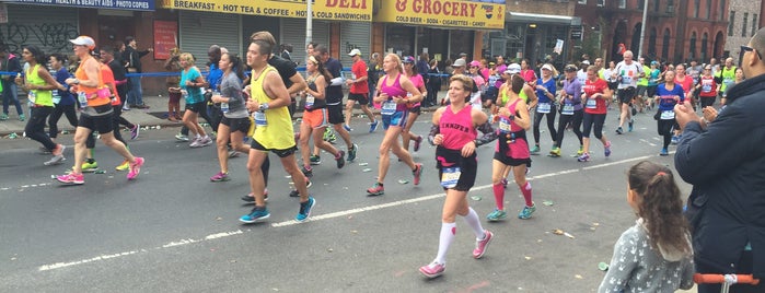 NYC Marathon Mile Marker 9 is one of Tempat yang Disukai Lisa.