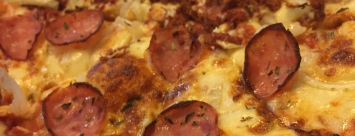 Domino's Pizza & Spoleto is one of Tempat yang Disimpan Marcio.