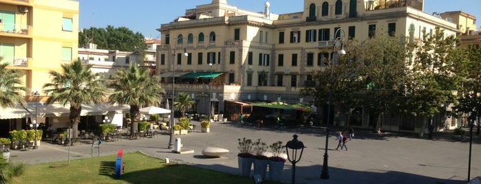 Piazza Anco Marzio is one of Tempat yang Disimpan Bruna.