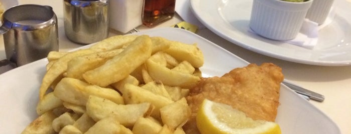 Beshoff Fish & Chips is one of Locais curtidos por Carlo.