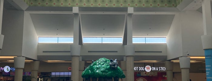 Antelope Valley Mall is one of Elana : понравившиеся места.