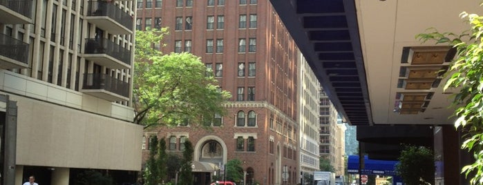 Hilton Chicago/Magnificent Mile Suites is one of Gespeicherte Orte von Josh.