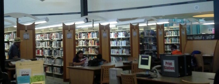 Woodward Park Regional Library is one of Tempat yang Disukai Larry.