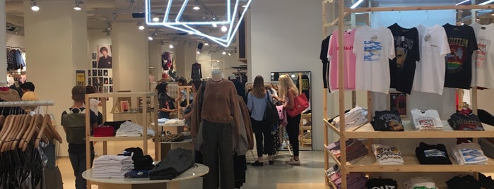 Urban Outfitters is one of Shopping Vienna.