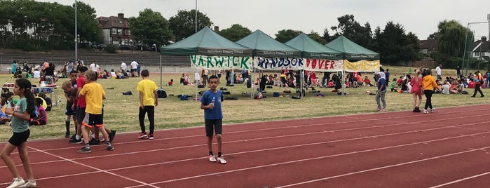 Willesden Sports Centre is one of Riazさんのお気に入りスポット.