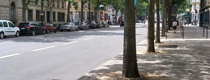 Avenue Victoria is one of Paris.