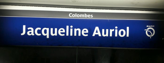 Station Jacqueline Auriol [T2] is one of Tramways de Paris.