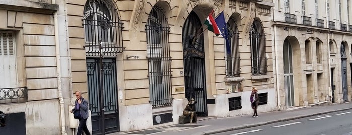 Rue Bonaparte is one of Paris, je t'aime.